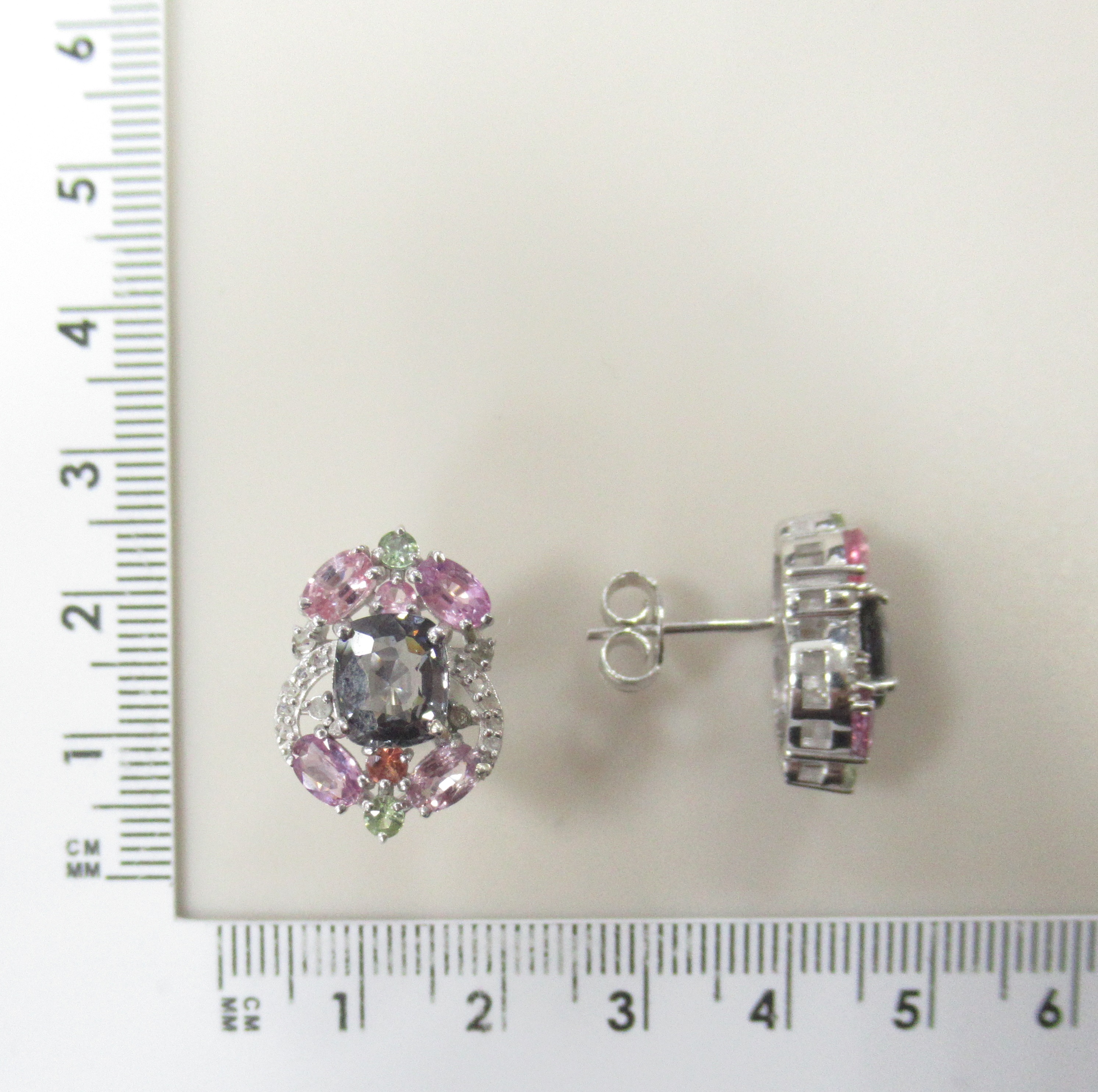 Серебряные серьги 925 пробы; вставки 2 Шпинель фиолет. 5,60ct; 16 Турмалин мульти 1,89ct; 28 Бр.НВО-роза 0,17ct 3/8;